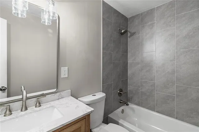 $279,900 | 2001 Northeast 62nd Street, Gladstone, MO 64118