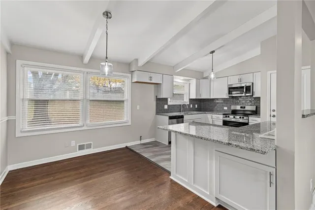 $279,900 | 2001 Northeast 62nd Street, Gladstone, MO 64118