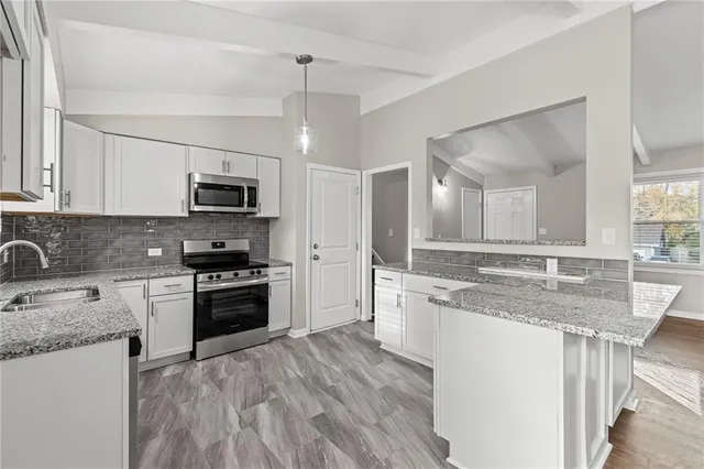 $279,900 | 2001 Northeast 62nd Street, Gladstone, MO 64118