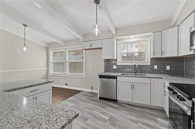 $279,900 | 2001 Northeast 62nd Street, Gladstone, MO 64118