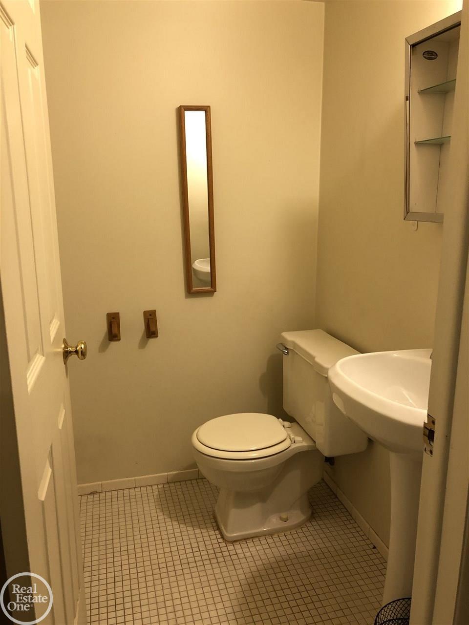 8685 Kennedy Warren, MI 48093 - Photo 6 of 12