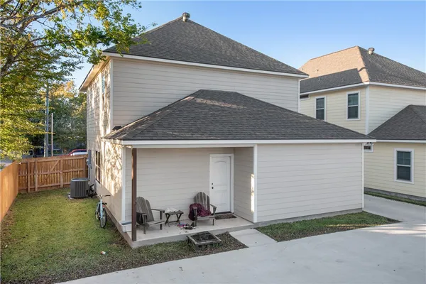 $800 | 120 B Richards Street, College Station, TX 77840