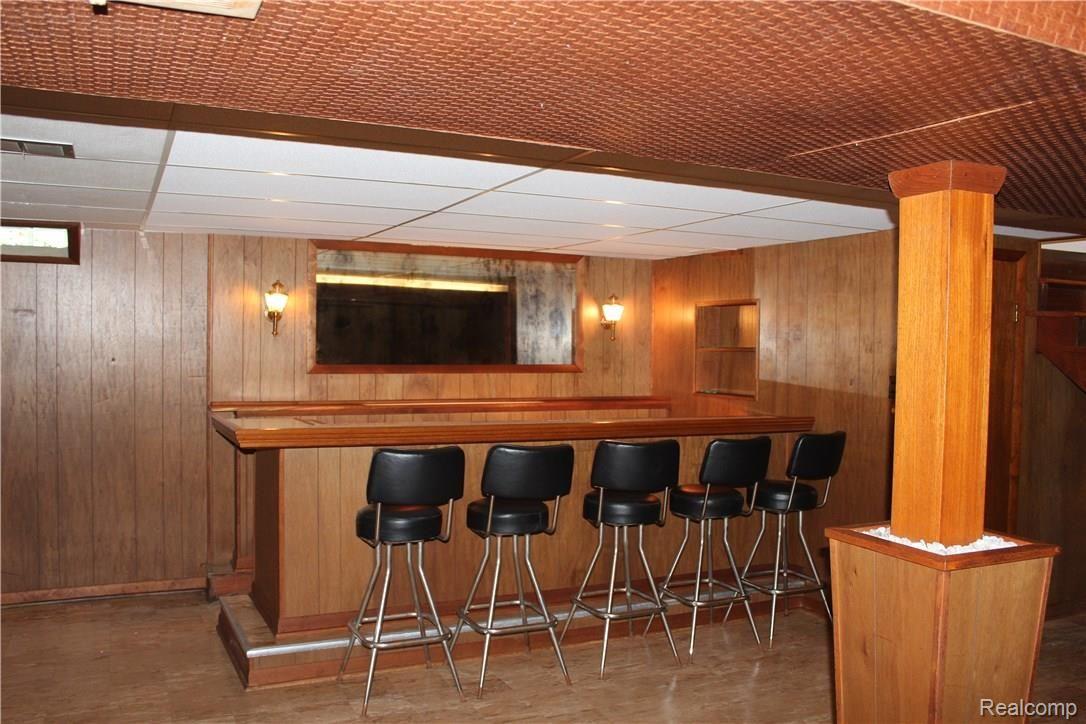 28165 Thorny Brae Road Farmington, MI 48331 - Photo 3 of 13 Bmt Bar.JPG