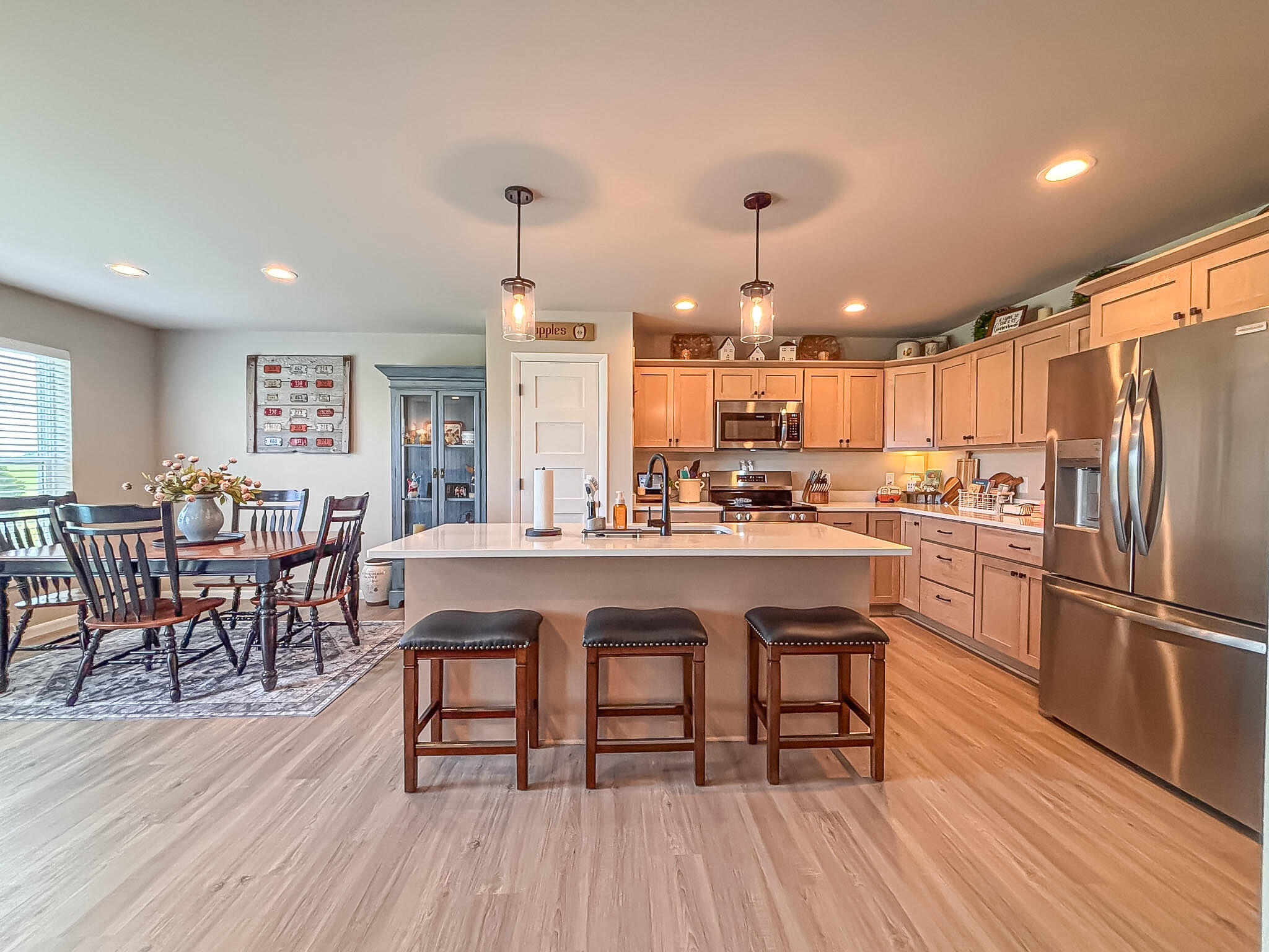 957 Elderberry Road Oconomowoc, WI 53066 - Photo 9 of 30 Kitchen