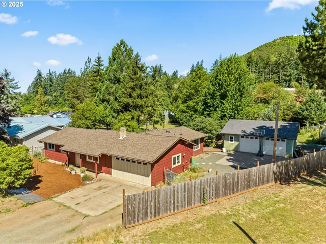 $529,500 | 34755 Row River Road, Cottage Grove, OR 97424