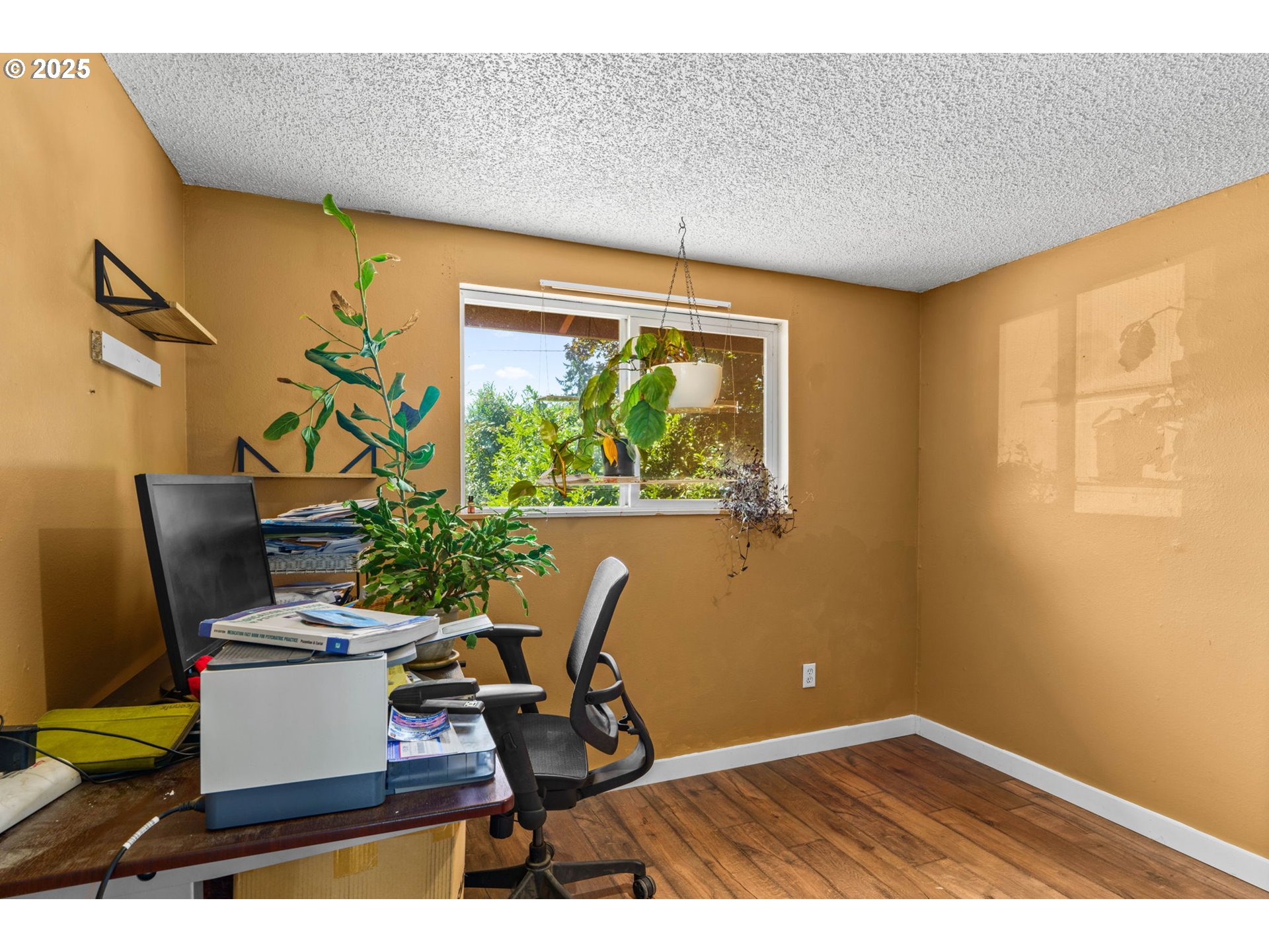 34755 Row River Road Cottage Grove, OR 97424 - Photo 15 of 43