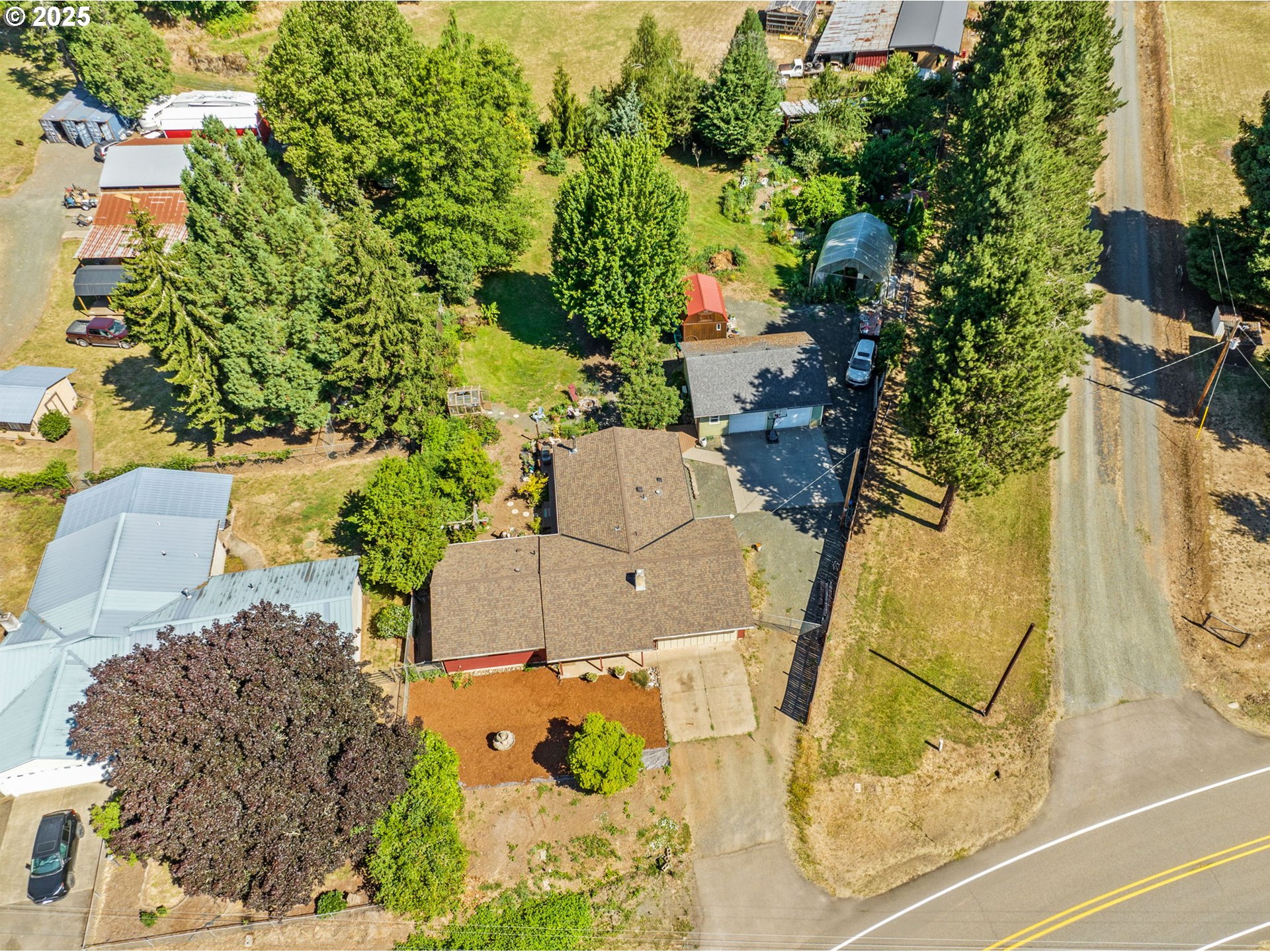 34755 Row River Road Cottage Grove, OR 97424 - Photo 40 of 43