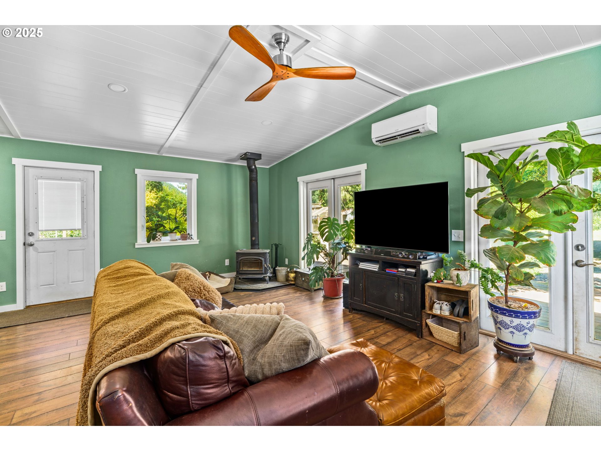 34755 Row River Road Cottage Grove, OR 97424 - Photo 9 of 43