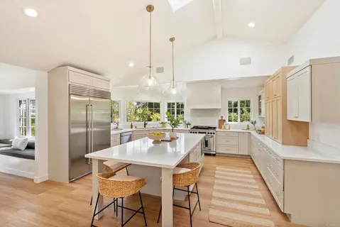 $3,199,000 | 1102 Fleetridge Drive, San Diego, CA 92106