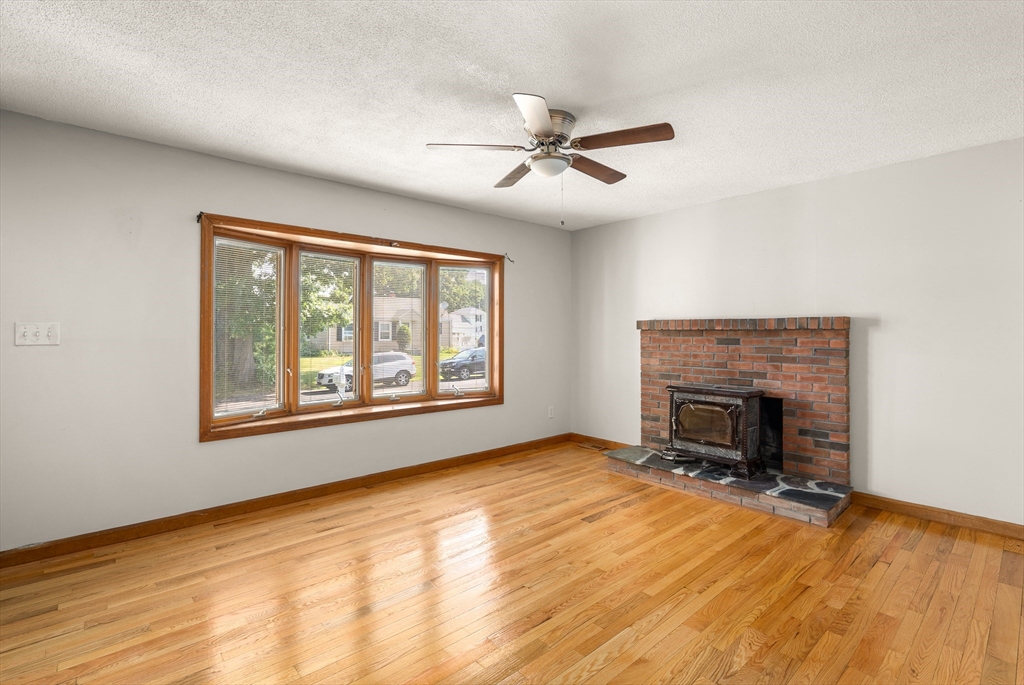165 Mount Vernon Road Chicopee, MA 01013 - Photo 20 of 42 Gallery Image 20