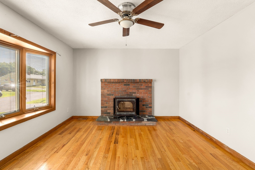 165 Mount Vernon Road Chicopee, MA 01013 - Photo 21 of 42 Gallery Image 21