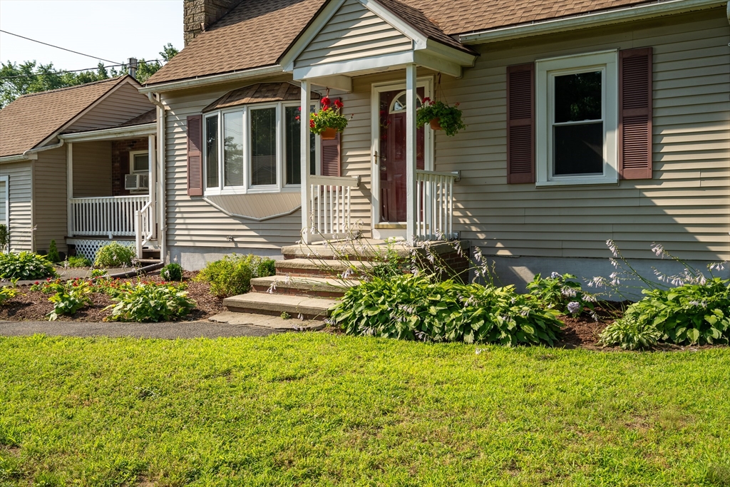 165 Mount Vernon Road Chicopee, MA 01013 - Photo 4 of 42 Gallery Image 4