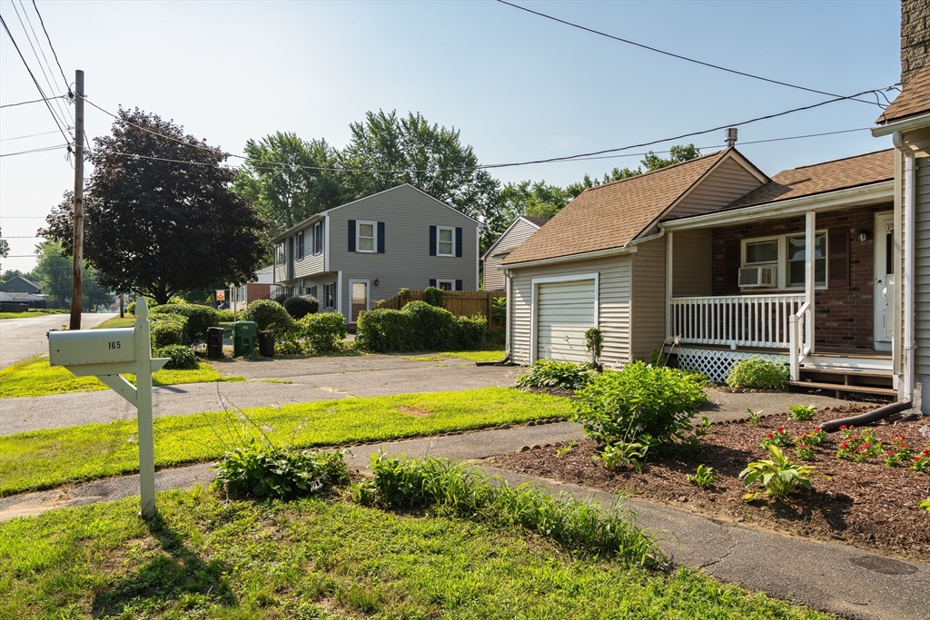 165 Mount Vernon Road Chicopee, MA 01013 - Photo 5 of 42 Gallery Image 5