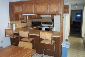 5019 Hounds Ear Road Tobyhanna, PA 18466 - Photo 11 of 44 Closer View Of Breakfast Bar
