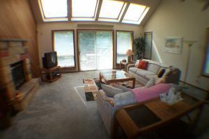 5019 Hounds Ear Road Tobyhanna, PA 18466 - Photo 3 of 44 Main Living Area