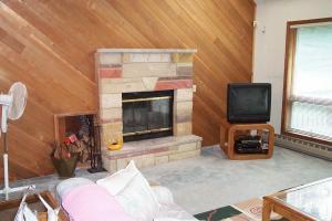 5019 Hounds Ear Road Tobyhanna, PA 18466 - Photo 4 of 44 View Towards Fireplace