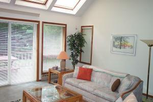 5019 Hounds Ear Road Tobyhanna, PA 18466 - Photo 5 of 44 Opposite Main View