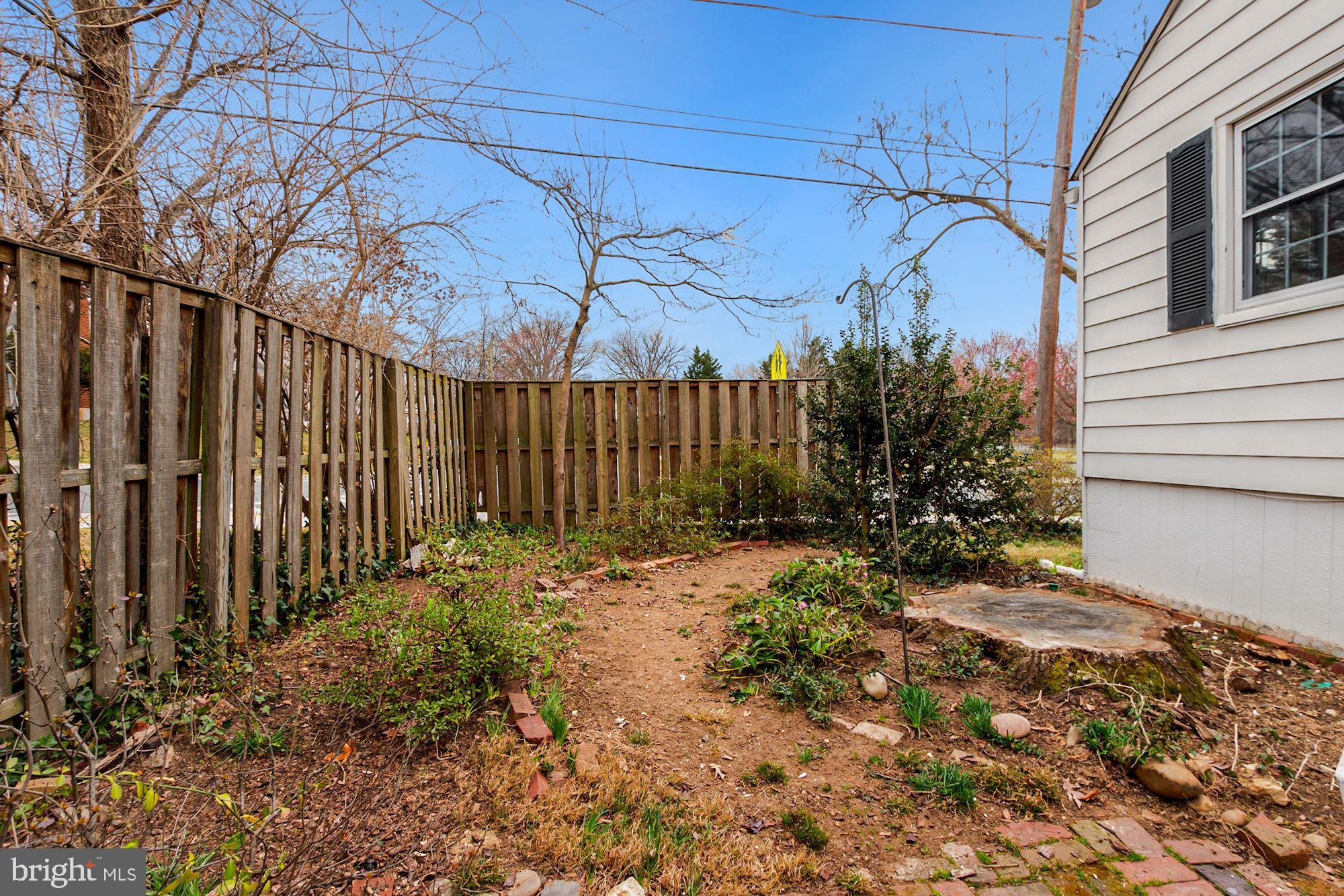 801 Violet Place Silver Spring, MD 20910 - Photo 28 of 35 Fenced yard
