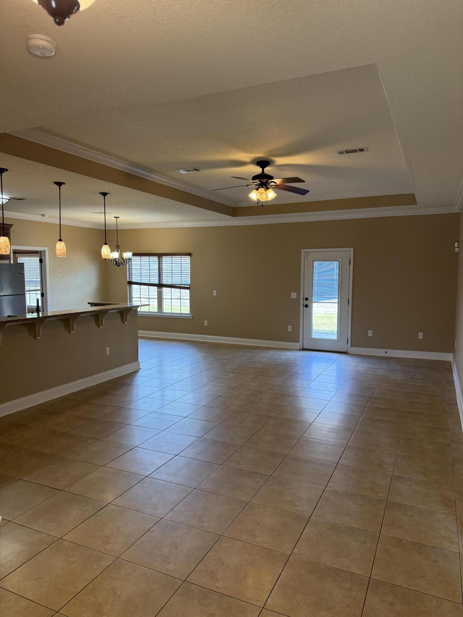 4555 Hermosa Road Crestview, FL 32539 - Photo 4 of 25 Entry