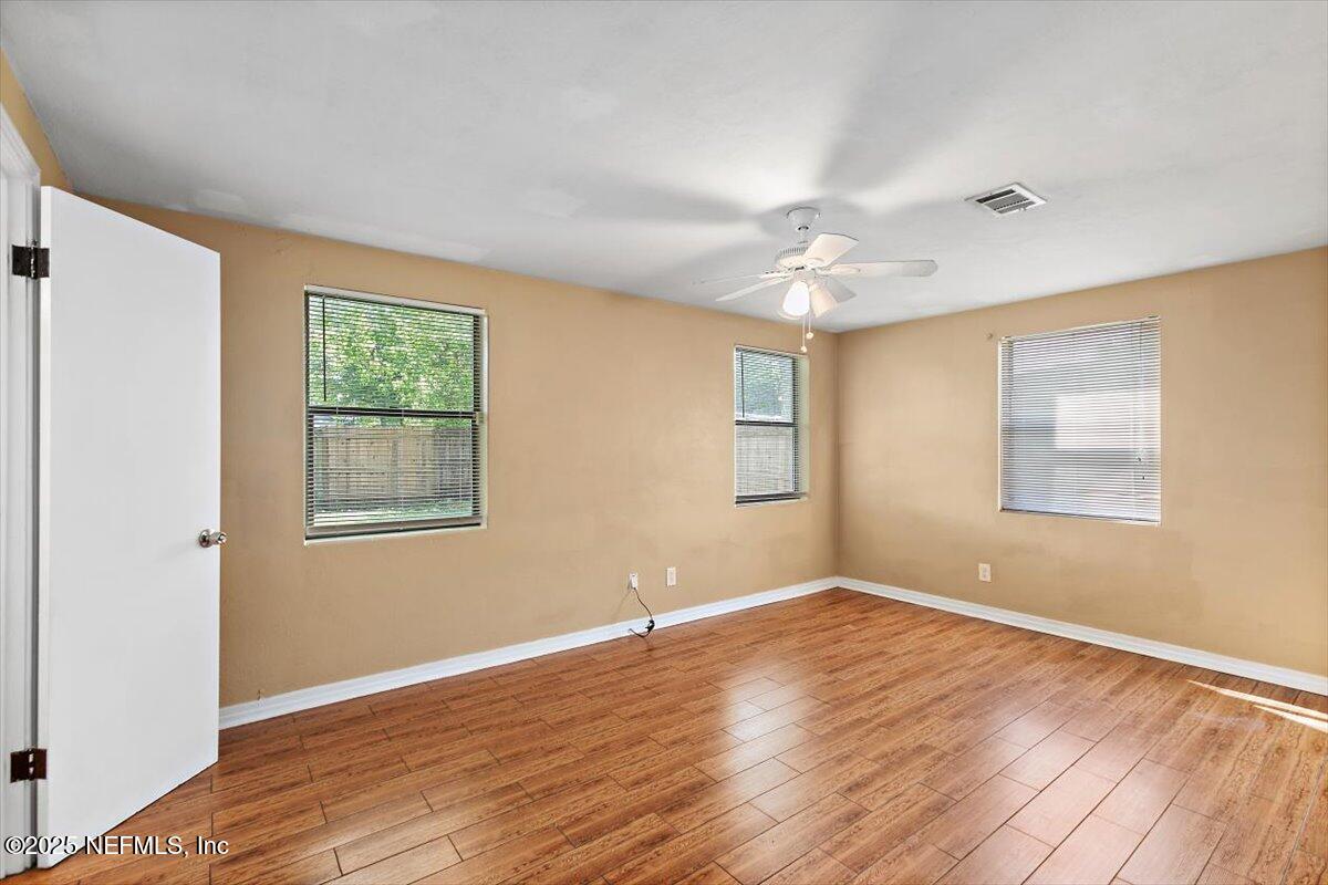 4263 Springwood Road Jacksonville, FL 32207 - Photo 6 of 12 06-Primary Bedroom