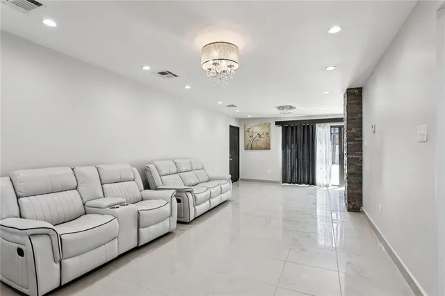 $445,000 | 2186 Daniels Road, Terrytown, LA 70056