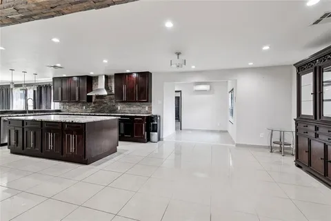 $445,000 | 2186 Daniels Road, Terrytown, LA 70056