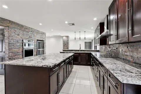 $445,000 | 2186 Daniels Road, Terrytown, LA 70056