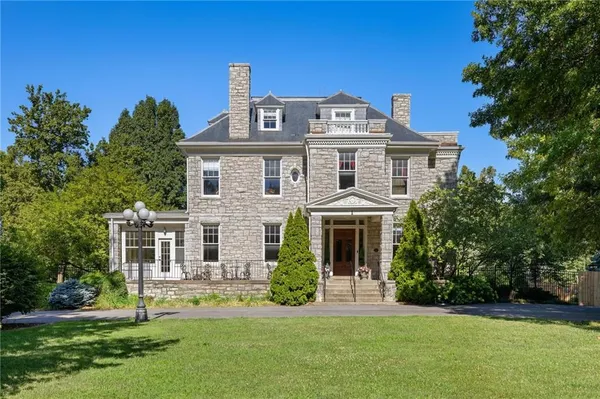 $1,250,000 | 1 Hawthorne Place, Independence, MO 64052