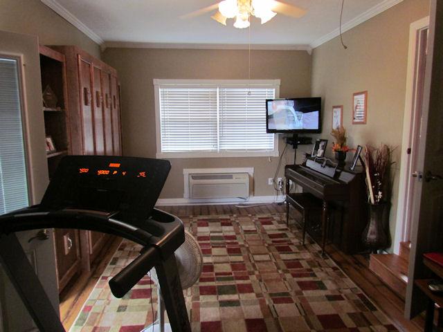 471 Old Hunters Point Pike North Lebanon, TN 37087 - Photo 11 of 16 Bonus room has hardwood flooring and a ceiling fan.