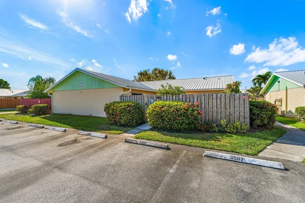 $199,900 | 3581 Southeast Cobia Way, Stuart, FL 34997