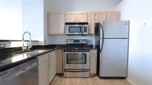 $289,000 | 200 Main Street, Unit 310, Kansas City, MO 64105