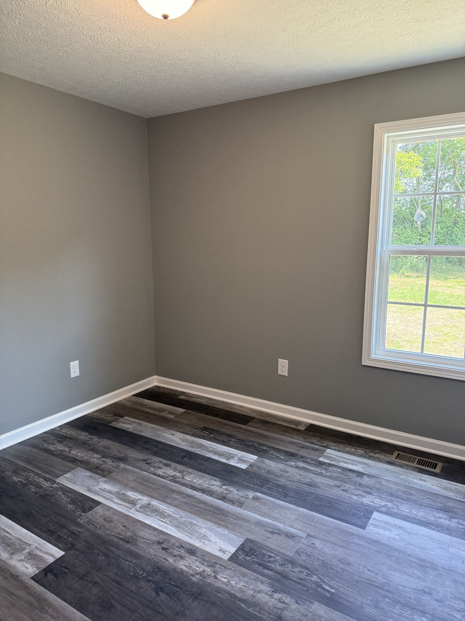 57 Hesselly Road Decherd, TN 37324 - Photo 4 of 10