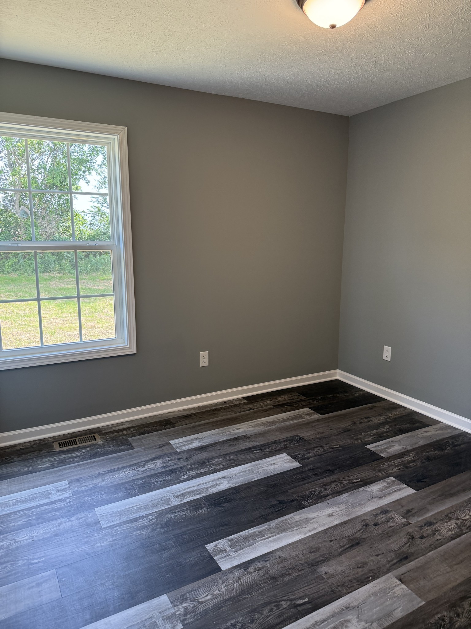 57 Hesselly Road Decherd, TN 37324 - Photo 5 of 10