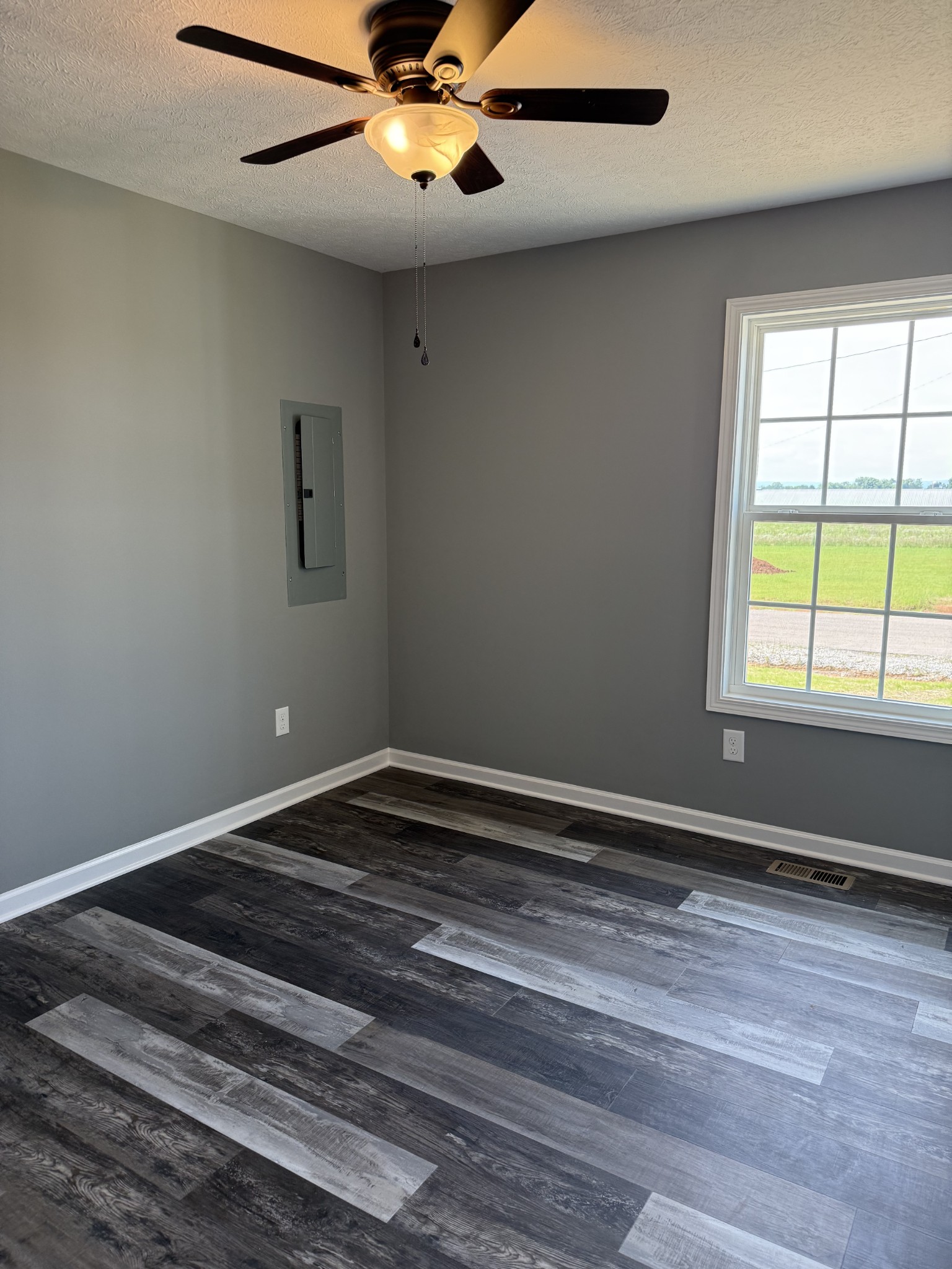 57 Hesselly Road Decherd, TN 37324 - Photo 6 of 10
