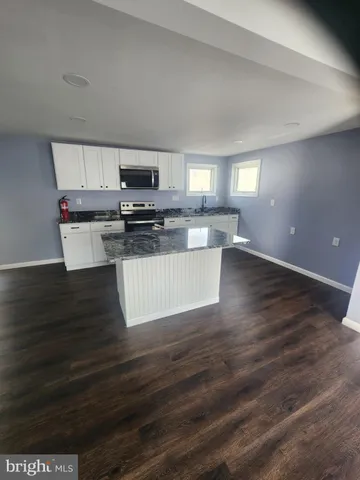 a view of a house with backyard and deck