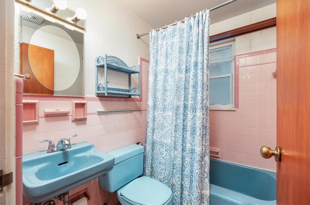 891 Rita Drive Pittsburgh, PA 15221 - Photo 15 of 26