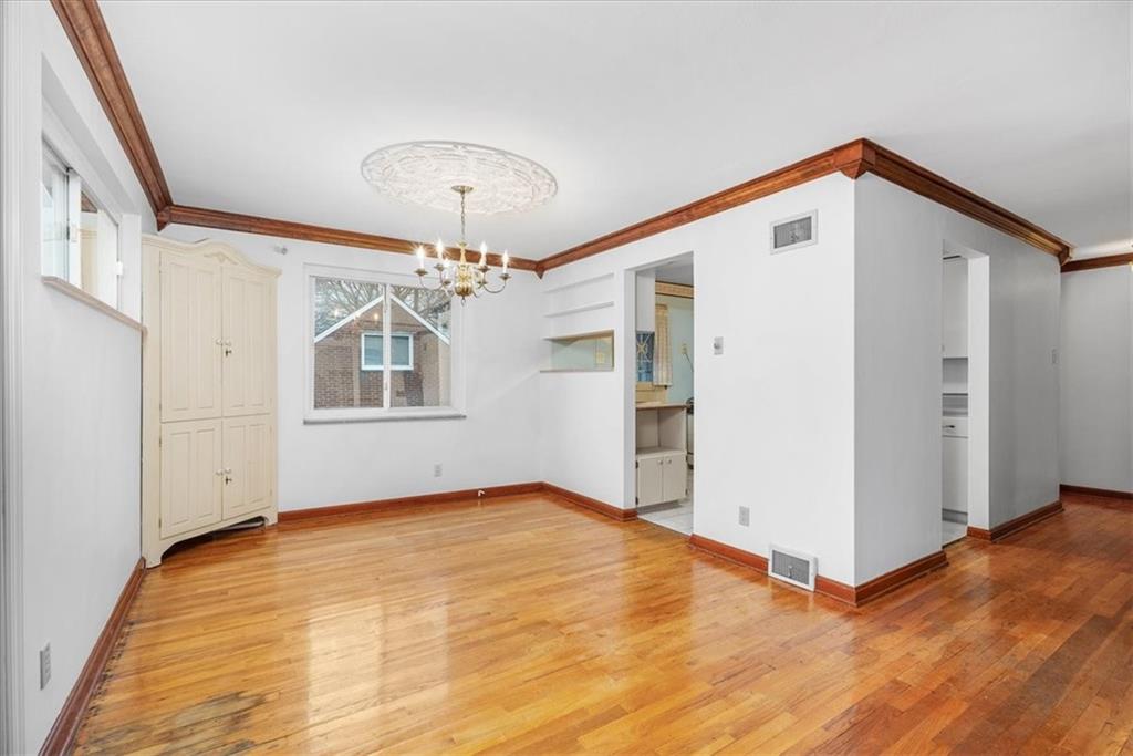 891 Rita Drive Pittsburgh, PA 15221 - Photo 4 of 26