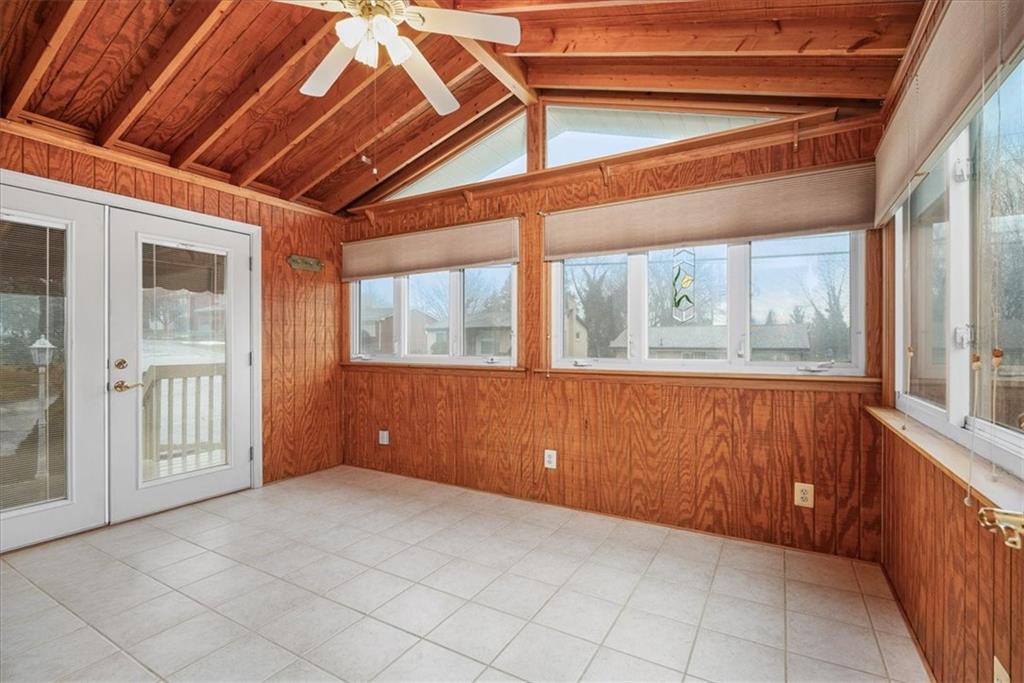 891 Rita Drive Pittsburgh, PA 15221 - Photo 8 of 26