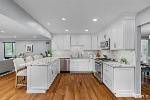 $630,000 | 647 Waterford Ridge Drive, Ballwin, MO 63021