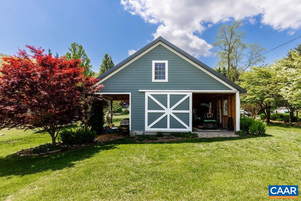 132 Reeds Gap Road Lyndhurst, VA 22952 - Photo 54 of 74 a front view of a house with garden