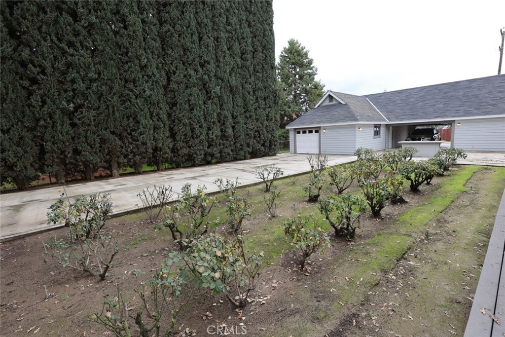 6375 Murphy Avenue Laton, CA 93242 - Photo 15 of 40 a view of a house with a yard