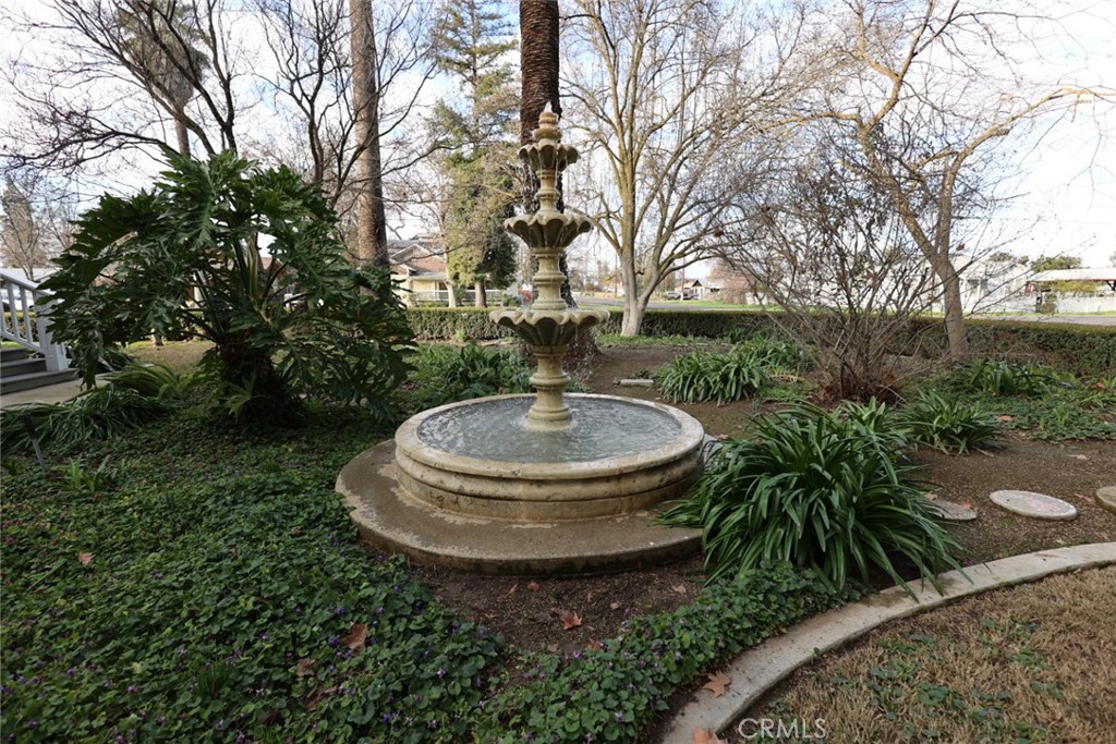 6375 Murphy Avenue Laton, CA 93242 - Photo 18 of 40 a view of a swimming pool with a yard