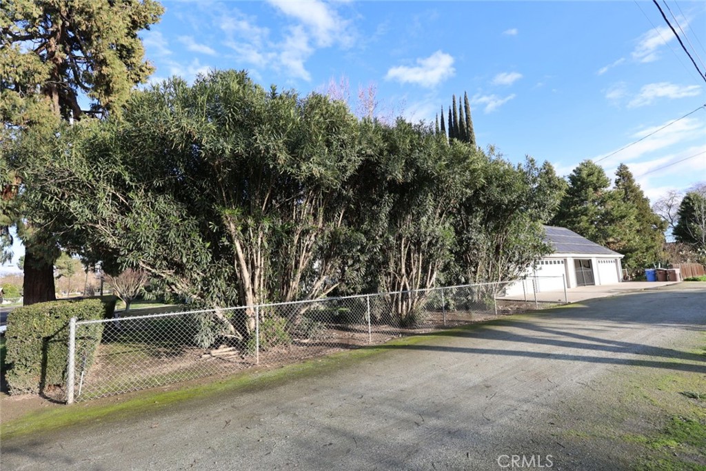 6375 Murphy Avenue Laton, CA 93242 - Photo 21 of 40 a view of a house with a patio