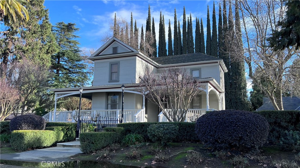 6375 Murphy Avenue Laton, CA 93242 - Photo 22 of 40 a front view of a house with garden