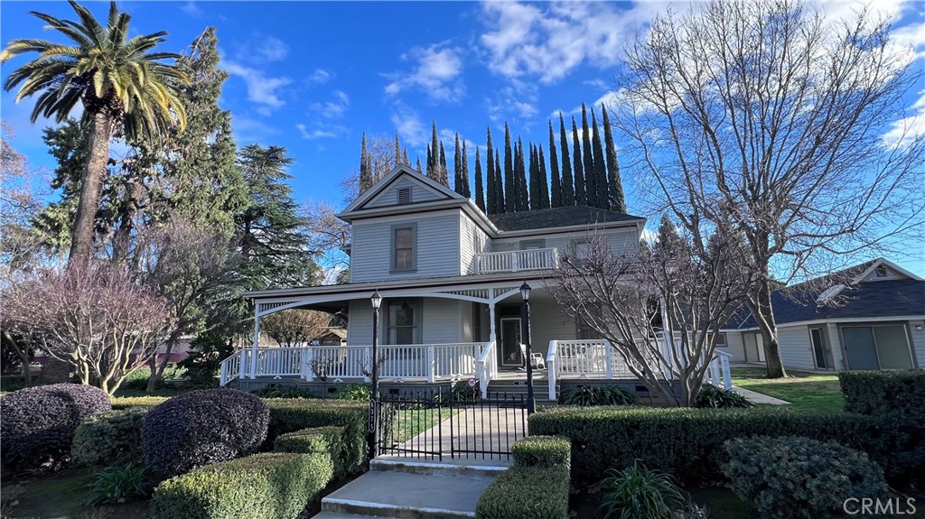 6375 Murphy Avenue Laton, CA 93242 - Photo 24 of 40 a front view of a house with a garden