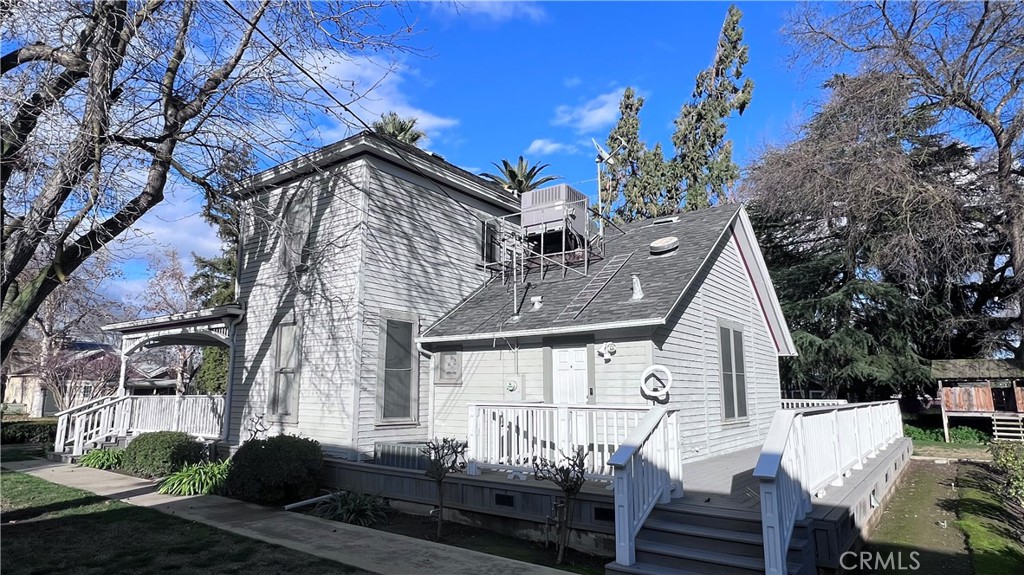 6375 Murphy Avenue Laton, CA 93242 - Photo 26 of 40 a front view of a house with a yard