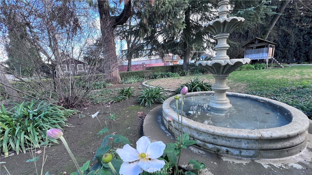6375 Murphy Avenue Laton, CA 93242 - Photo 31 of 40 a view of a bird bath