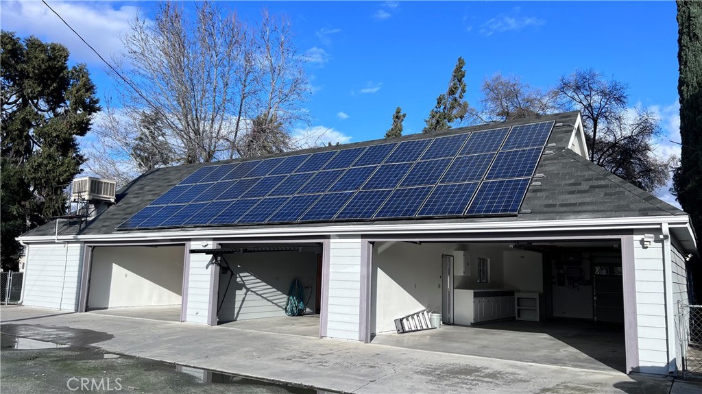 6375 Murphy Avenue Laton, CA 93242 - Photo 36 of 40 a view of a garage door