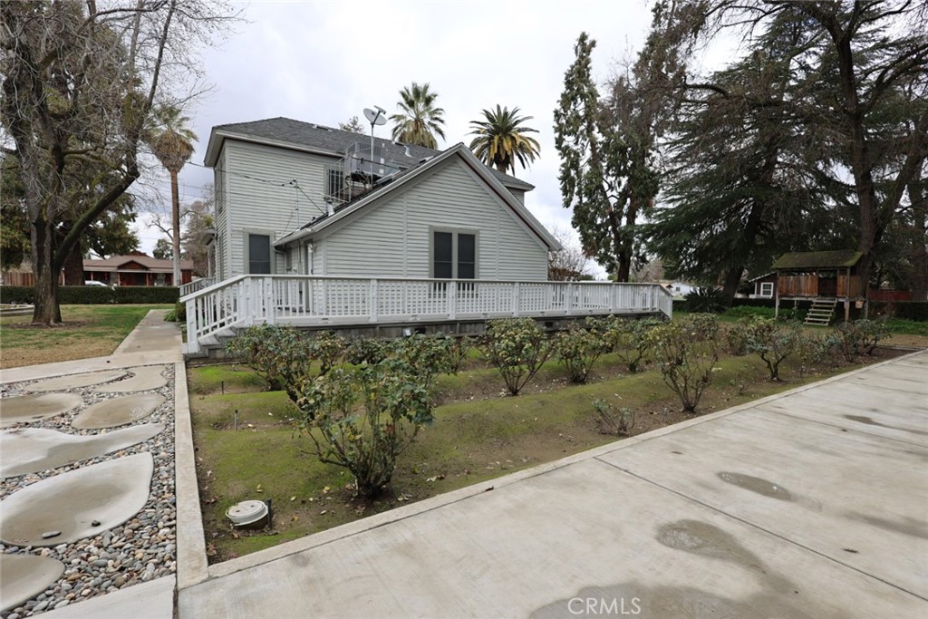 6375 Murphy Avenue Laton, CA 93242 - Photo 9 of 40 a view of a house with a yard