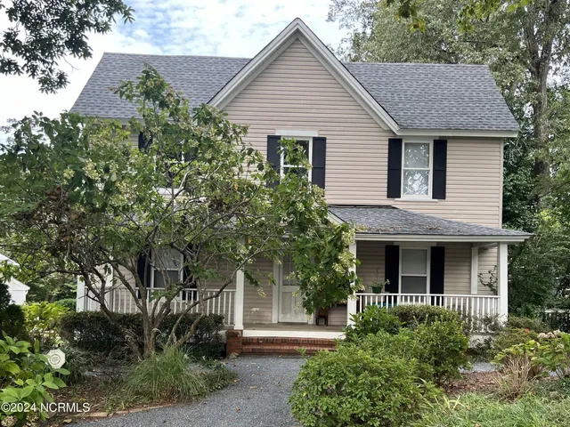 $630,000 | 145 East Vermont Avenue, Southern Pines, NC 28387